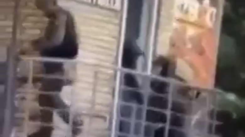 Momenti kur Policia e Kosovës arreston një person në veri pasi pengohet gjatë aksionit për arrestimin e Milenkoviqit