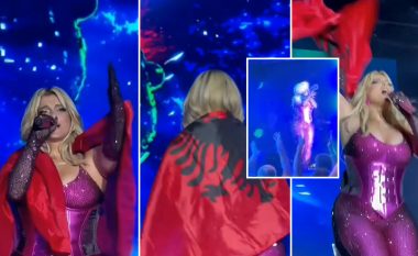 Përveçse bëri simbolin e shqiponjës, Bebe Rexha performoi edhe me flamurin kombëtar gjatë koncertit famëkeq ku u sulmua nga një burrë