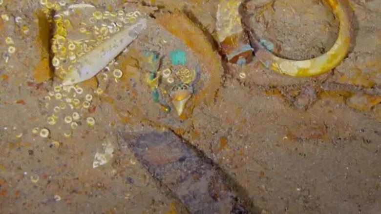 Një gjerdan i dhëmbëve Megalodon gjendet në rrënojat e Titanikut