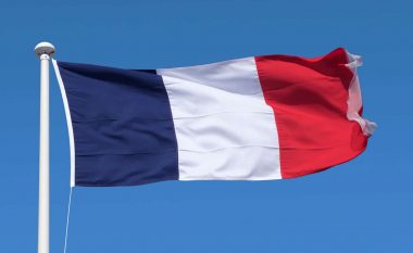 Franca mirëpret lirimin e tre policëve, kërkon nga palët t’i rikthehen dialogut