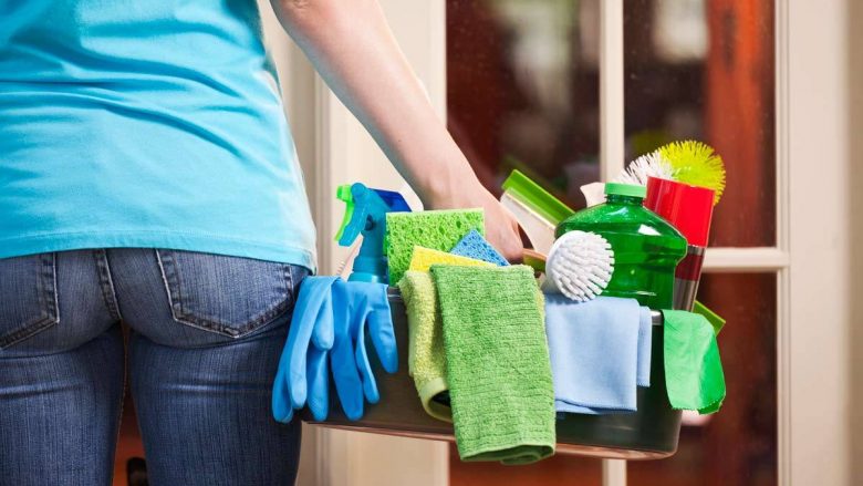 Si të pastrosh mjetet e pastrimit të shtëpisë