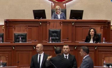 Tension në Kuvendin e Shqipërisë teksa flitet për situatën në veri të Kosovës, deputeti i PD-së kërkon dënim të sulmit të Serbisë