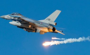 Shumë shpejt do të fillojë trajnimi i pilotëve ukrainas për të drejtuar aeroplanët F-16