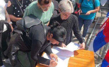 Numër simbolik i protestuesve në veri, punonjësit komunalë nënshkruhen në listat e evidencës