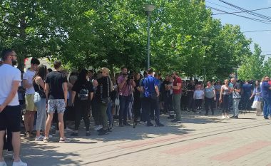 Qytetarët e Graçanicës protestojnë kundër arrestimit të një serbi, i dyshuar për krime lufte në Kosovë
