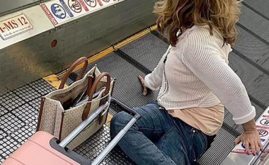Gruas në Tajlandë i amputohet këmba pasi i ngeci në shkallët lëvizëse të aeroportit