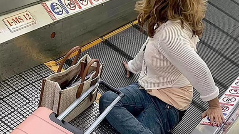 Gruas në Tajlandë i amputohet këmba pasi i ngeci në shkallët lëvizëse të aeroportit