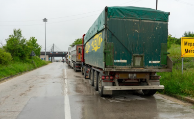 Asnjë kamionë nga Serbia nuk lejohet të hyjë në Kosovë