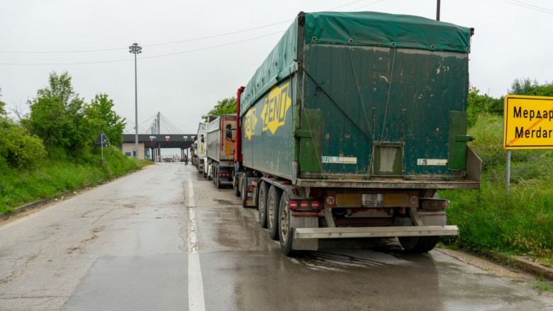 Asnjë kamionë nga Serbia nuk lejohet të hyjë në Kosovë