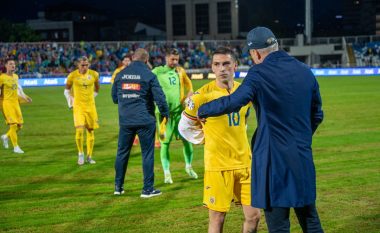 Trajneri i Rumanisë i lumtur me barazimin ndaj Kosovës, përgëzon futbollistët
