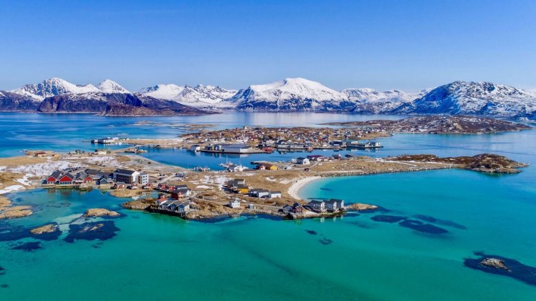 Ishulli norvegjez pa kufizime kohore ku dielli nuk perëndon për 70 ditë