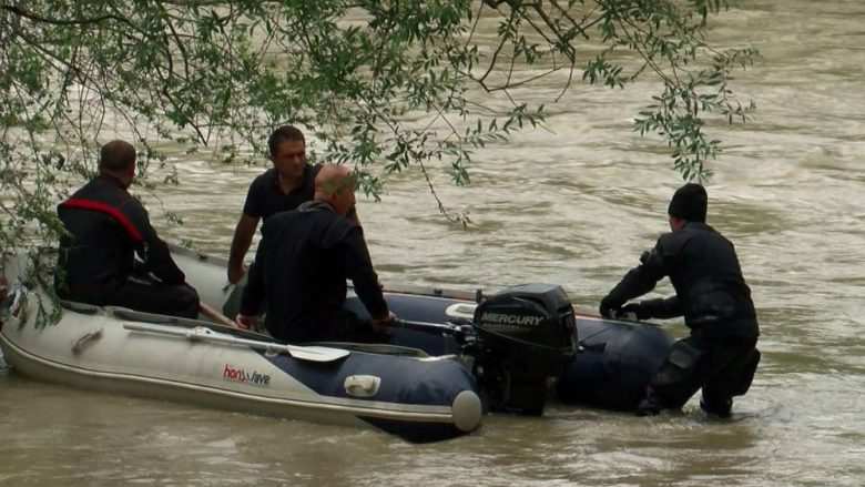 Vazhdojnë kërkimet për gjetjen e tre kosovarëve që ranë në lumin Lepenc – gjithçka që dihet deri më tani nga aksidenti tragjik