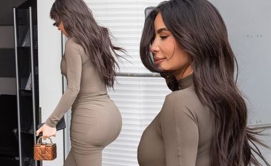 Kim Kardashian merr vëmendjen me linjat trupore në Berlin, ndërsa era ia tund flokët dhe e bën të duket më atraktive