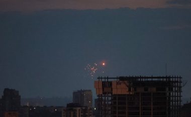 ‘Vala’ e dronëve sulmojnë Kievin