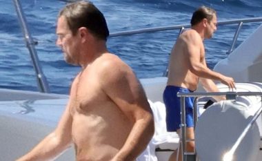 Leonardo DiCaprio shfaq trupin e tij të tonifikuar gjatë pushimeve në jahtin luksoz brigjeve të Italisë