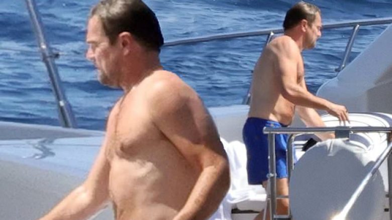 Leonardo DiCaprio shfaq trupin e tij të tonifikuar gjatë pushimeve në jahtin luksoz brigjeve të Italisë