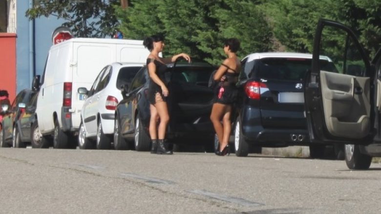 Gruaja e shqiptarit “koka” e grupit, goditet rrjeti i prostitucionit në Athinë, zbulohet skema e rekrutimit të vajzave