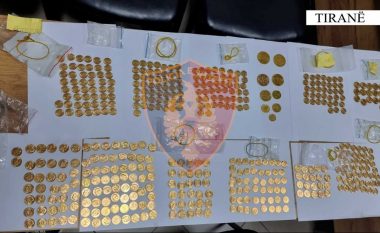 Tregtonin monedha ari të vjedhura, arrestohen babë e bir në Tiranë