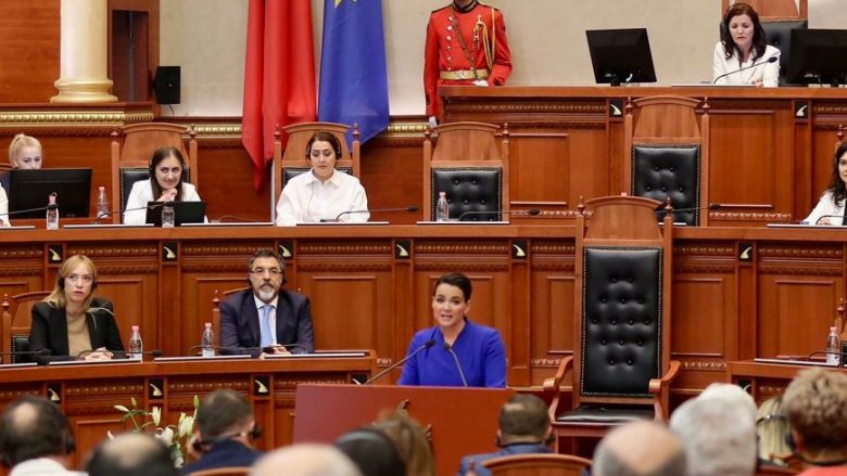 Presidentja hungareze fjalim në Kuvendin e Shqipërisë: Paqja dhe siguria e Evropës varet nga Ballkani Perëndimor