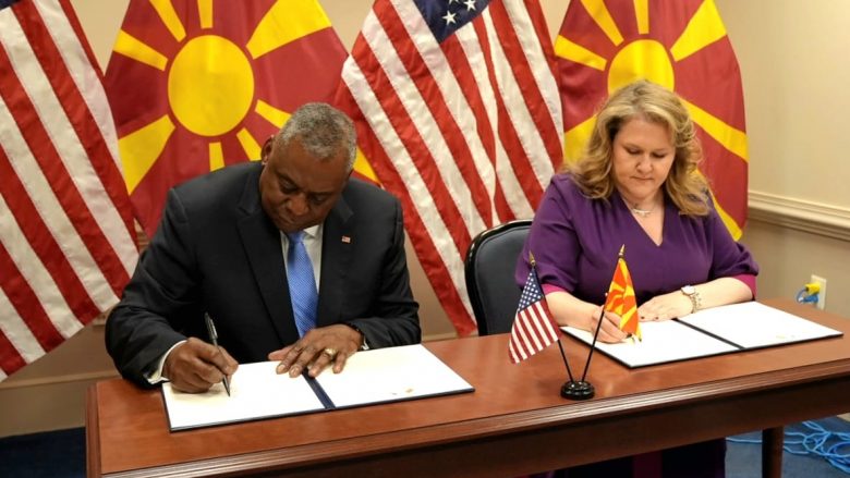 Maqedonia e Veriut dhe SHBA nënshkruajnë plan dhjetëvjeçar për zhvillimin e ushtrisë dhe mbrojtjes