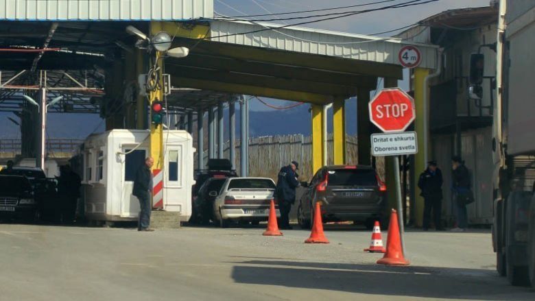 Bllokohen rrugët në drejtim të tri pikave kufitare me Serbinë
