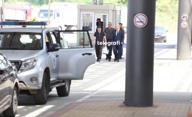 Arrijnë në Kosovë tre policët e liruar nga paraburgimi që ishin rrëmbyer nga Serbia