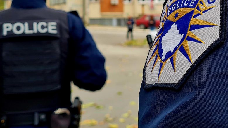Kontrabandim me migrantë, policia zbulon në një veturë gjashtë shtetas të huaj pa dokumente