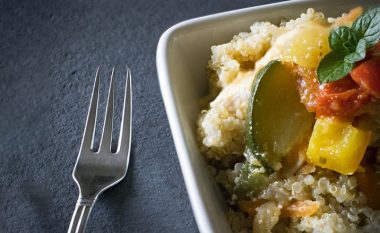 Pa gluten: Sallatë quinoa me brokoli dhe kungullesha