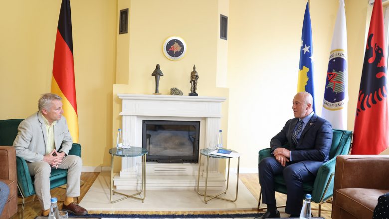 Haradinaj pas takimit me ambasadorin gjerman: Të gjenden mundësitë për deeskalimin e situatës në veri të vendit