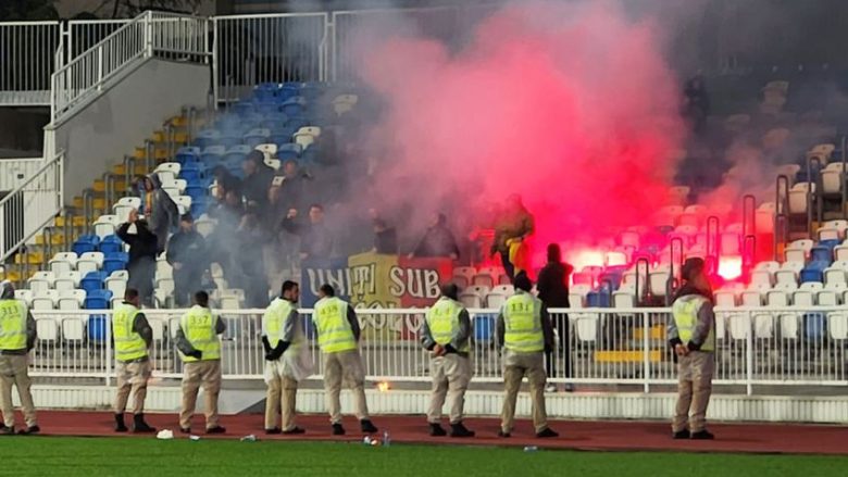 Hedhje e fishekzjarrëve dhe brohoritje “Kosova është Serbi”, arsyeja e dëbimit të tifozëve të Rumanisë nga stadiumi