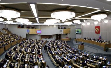 Parlamenti rus mbështet rekrutimin e kriminelëve