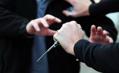 Mosmarrëveshje rreth borxhit – theren me thikë dy persona në Lipjan, arrestohen të dyshuarit