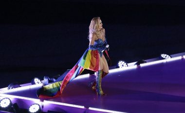 Rita Ora do të performojë në Paradën e Krenarisë – fton fansat të mos mungojnë në koncert