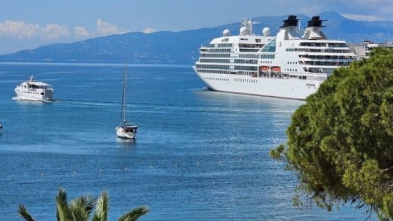 Kroçera “Seabourn Quest” me 444 turistë të huaj vizitoi Sarandën