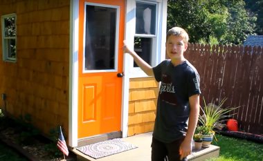 Si i ndërtoi vetes një djalosh 13-vjeçar një shtëpi prej vetëm 8 metrash katrorë!