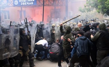 Aktakuzë ndaj dy serbëve për dhunë e djegie të veturave gjatë protestave në veri