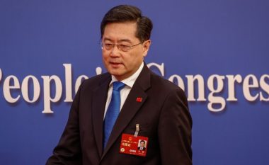 Kina shkarkon ministrin e Jashtëm pas mungesës së pashpjegueshme