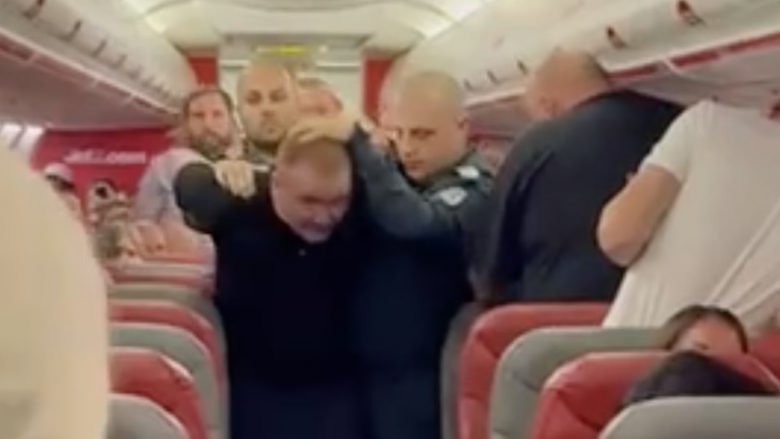 Dramë në fluturimin Turqi-Britani, pasagjeri i dehur tenton të hap derën e aeroplanit – piloti detyrohet të bëjë ulje emergjente në Bullgari