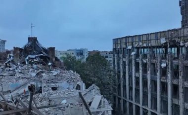 Sulm i ashpër ajror i rusëve mbi ndërtesat e banimit në Lviv, numri i të vdekurve po rritet