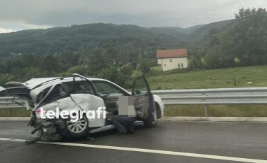 Aksident mes dy vetura në autostradën për Shkup