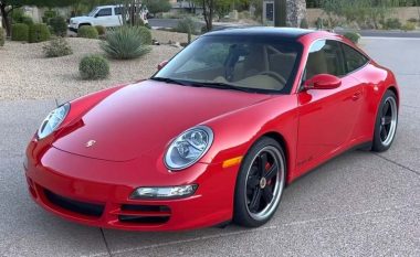 Pronari i veturës thotë se ky Porsche 911 i vitit 2008 është “i frikshëm” për ta vozitur