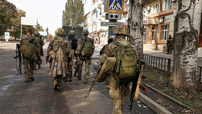 Ukraina po lufton për të ndarë ushtrinë ruse në dysh