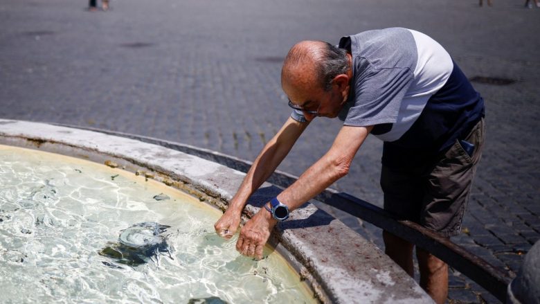 Italia alarmon qytetarët e 15 qyteteve pasi vala e të nxehtit ka përfshirë Evropën