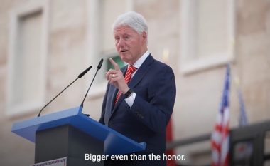 Clinton shpërndan në Twitter mesazhin që dha gjatë qëndrimit në Shqipëri