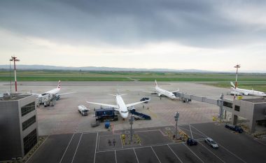 Rreth 300 mijë udhëtarë kaluan në Aeroportin Ndërkombëtar të Prishtinës gjatë korrikut