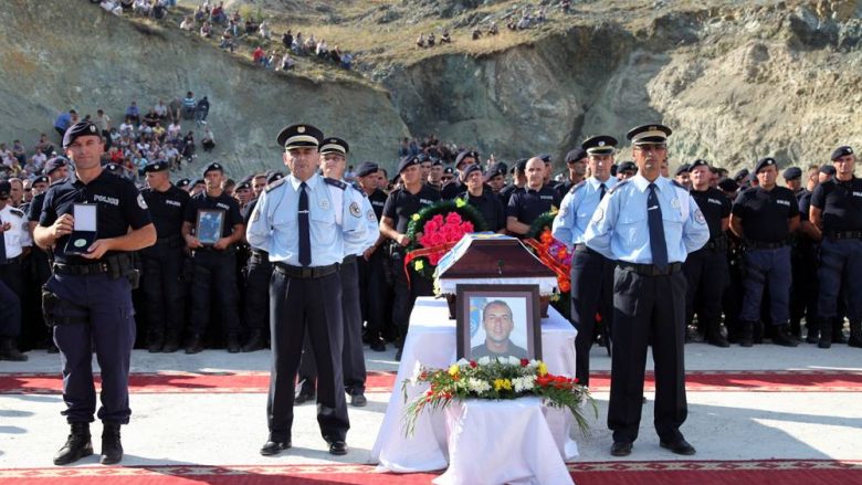 Krasniqi e Haradinaj kujtojnë policin Enver Zymberi: Shembull i atdhedashurisë