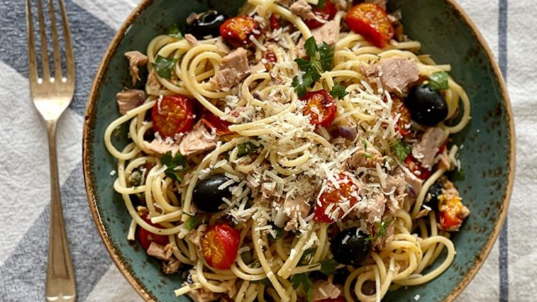 Shpageta pikante me ton: Një drekë e shpejtë me një shije italiane magjepsëse