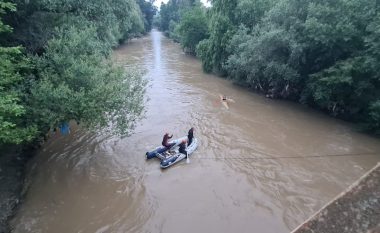 Një serbe dyshohet se ka rënë në lumin Ibër, kërkimet pritet të vazhdojnë edhe nesër