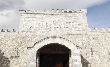 Stone Castle Vineyards and Winery sjell magjinë e verërave në çdo tryezë