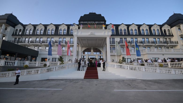 Shijoni luksin në mes të natyrës – Grand Hotel Belushi